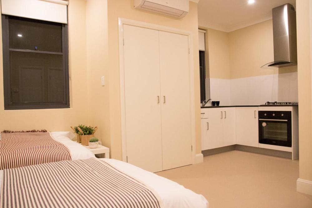 T&M House Hotel Strathfield Екстериор снимка