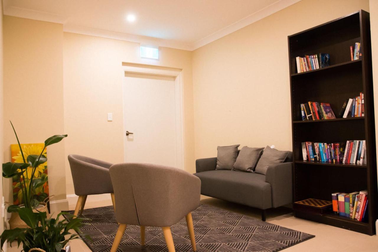 T&M House Hotel Strathfield Екстериор снимка